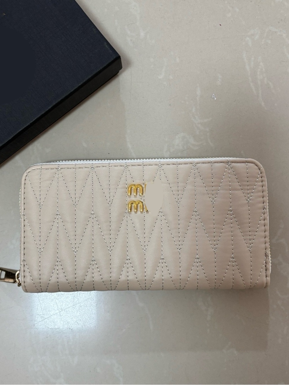 New women’s white fashion wallet